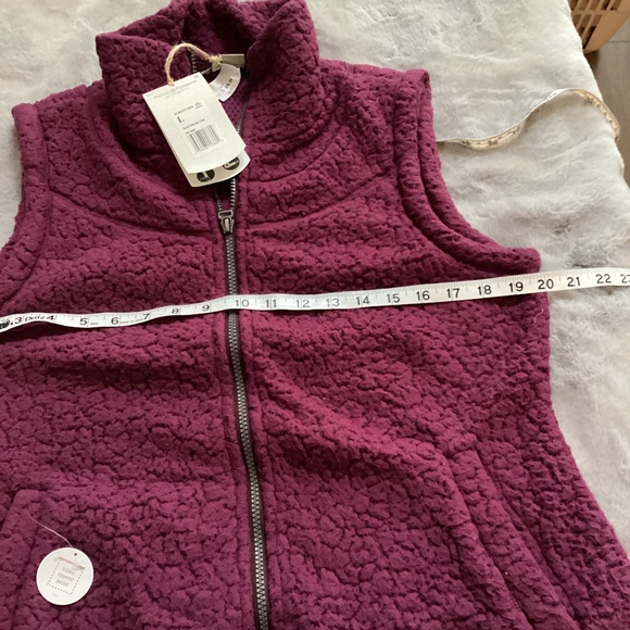 NWT Royal Robbins Snow Wonder fleece vest size L color beet - Picture 5 of 8